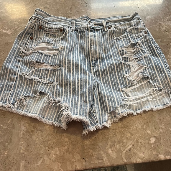 American eagle blue and white pinstripe distressed jean shorts size 8 - Picture 2 of 7